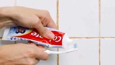 tip for cleaning bathroom or kitchen tiles